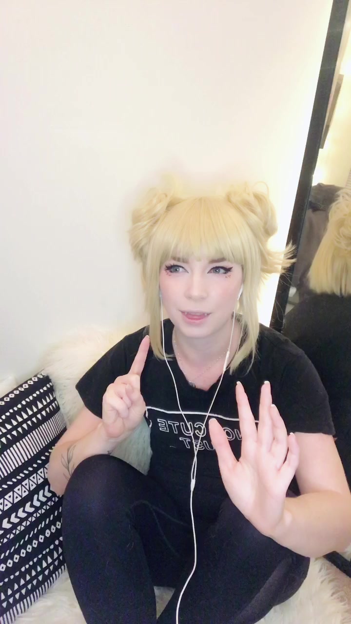 @lunarfoxxie