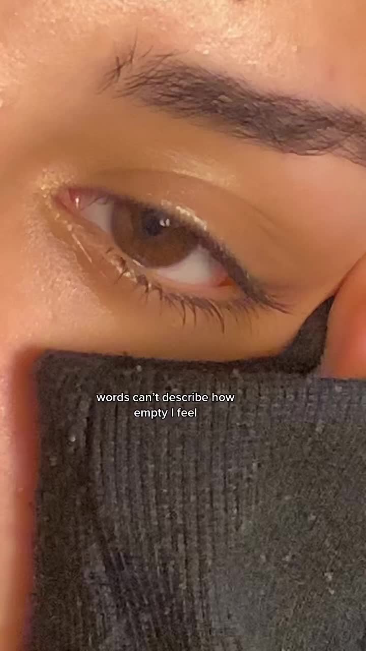 @🧍🏻&zwj;♀️