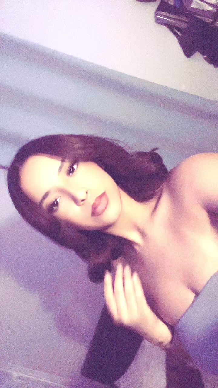 @𝓓𝓲𝓷𝓪🍸