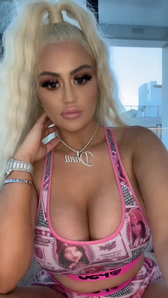 @Danii Victoria banks