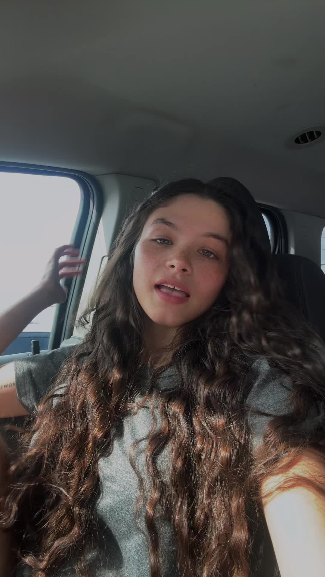 @H 🦋