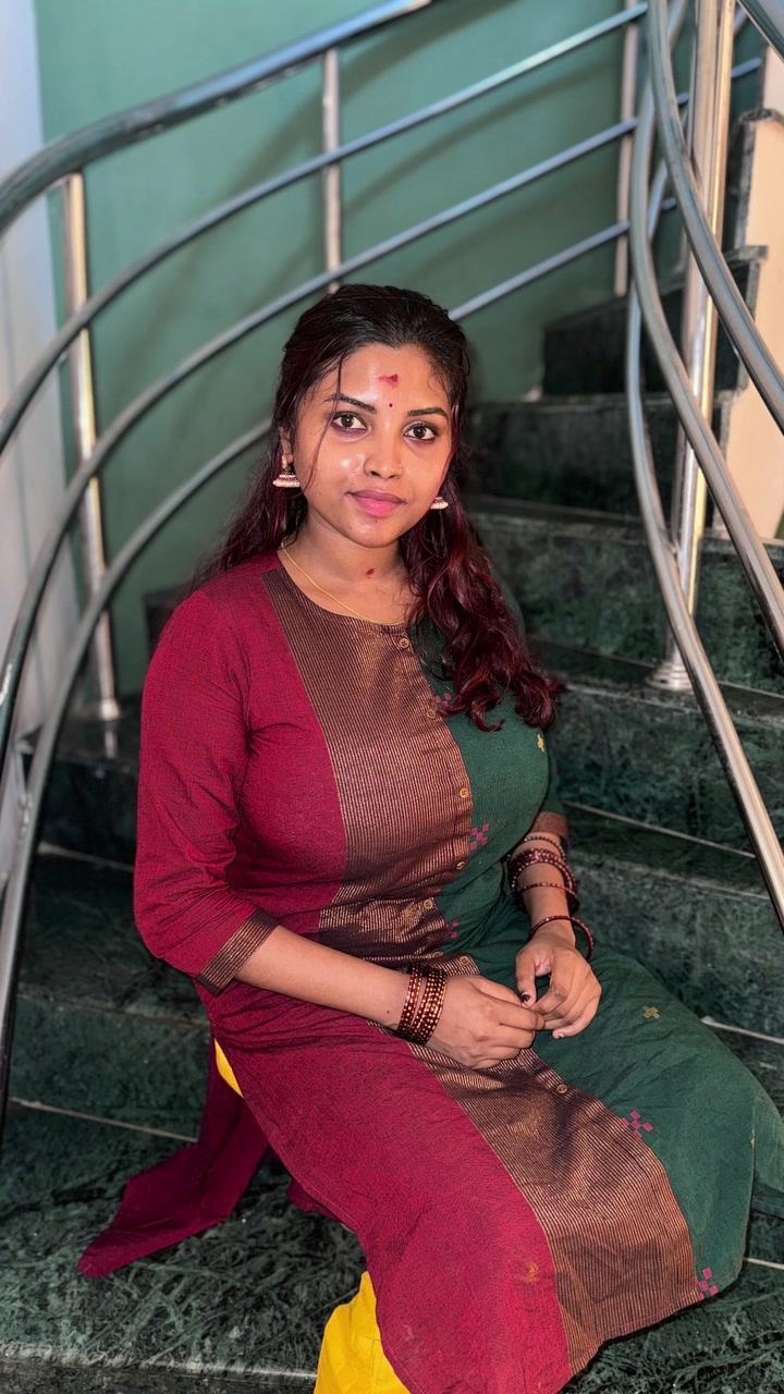 @Elakkiyaa