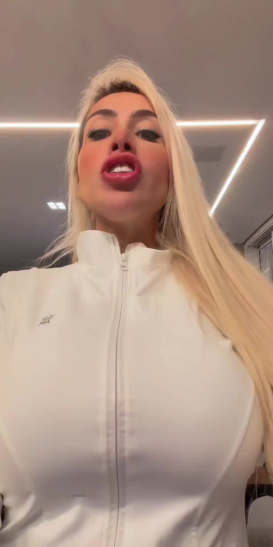 @JUJU FERRARI 🦋
