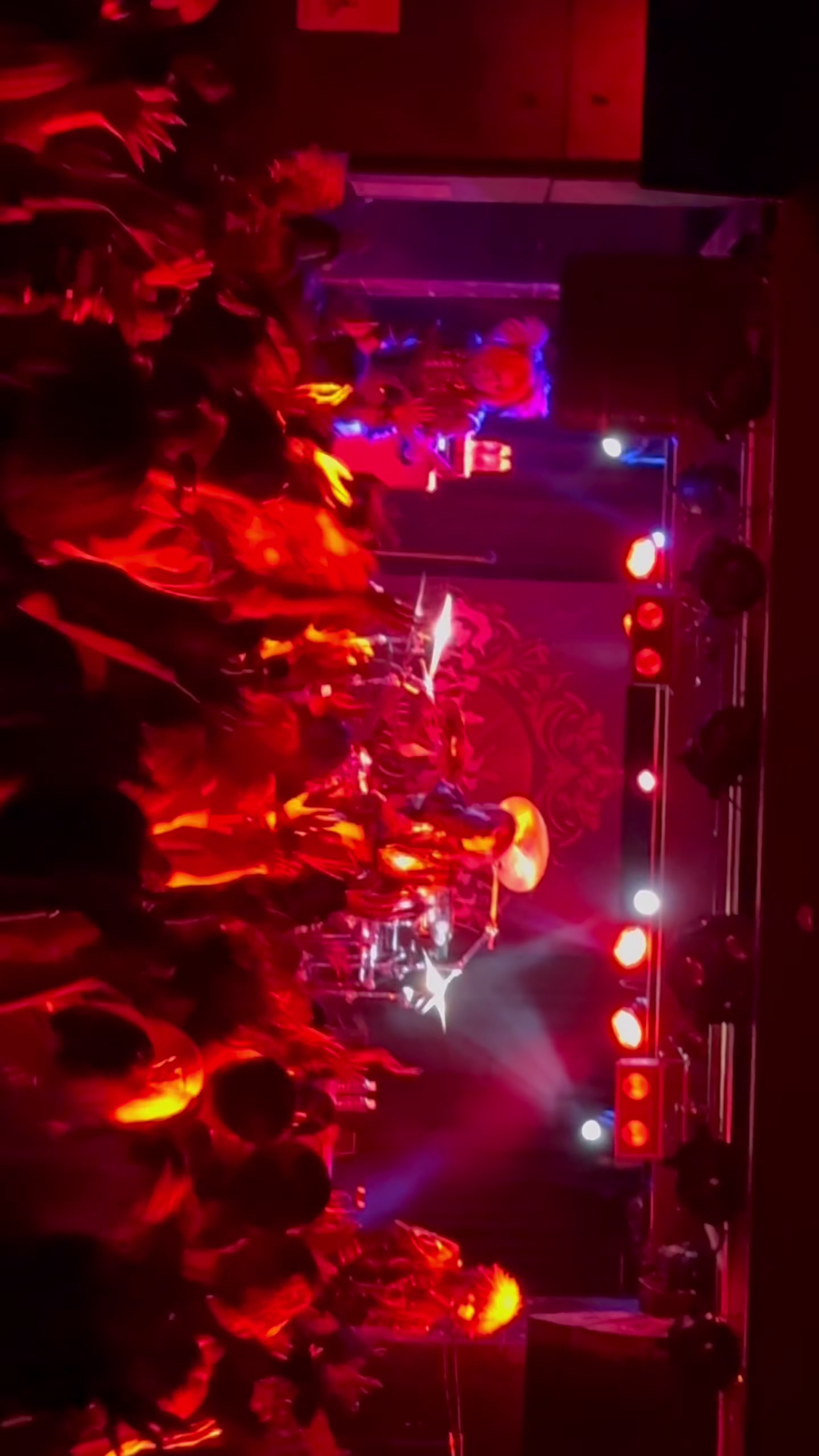 @Royz_official