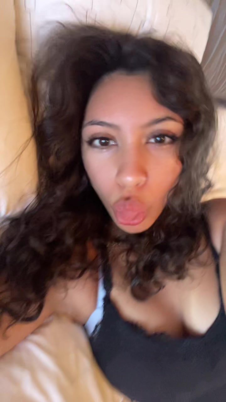 @6’6 Side bang princess