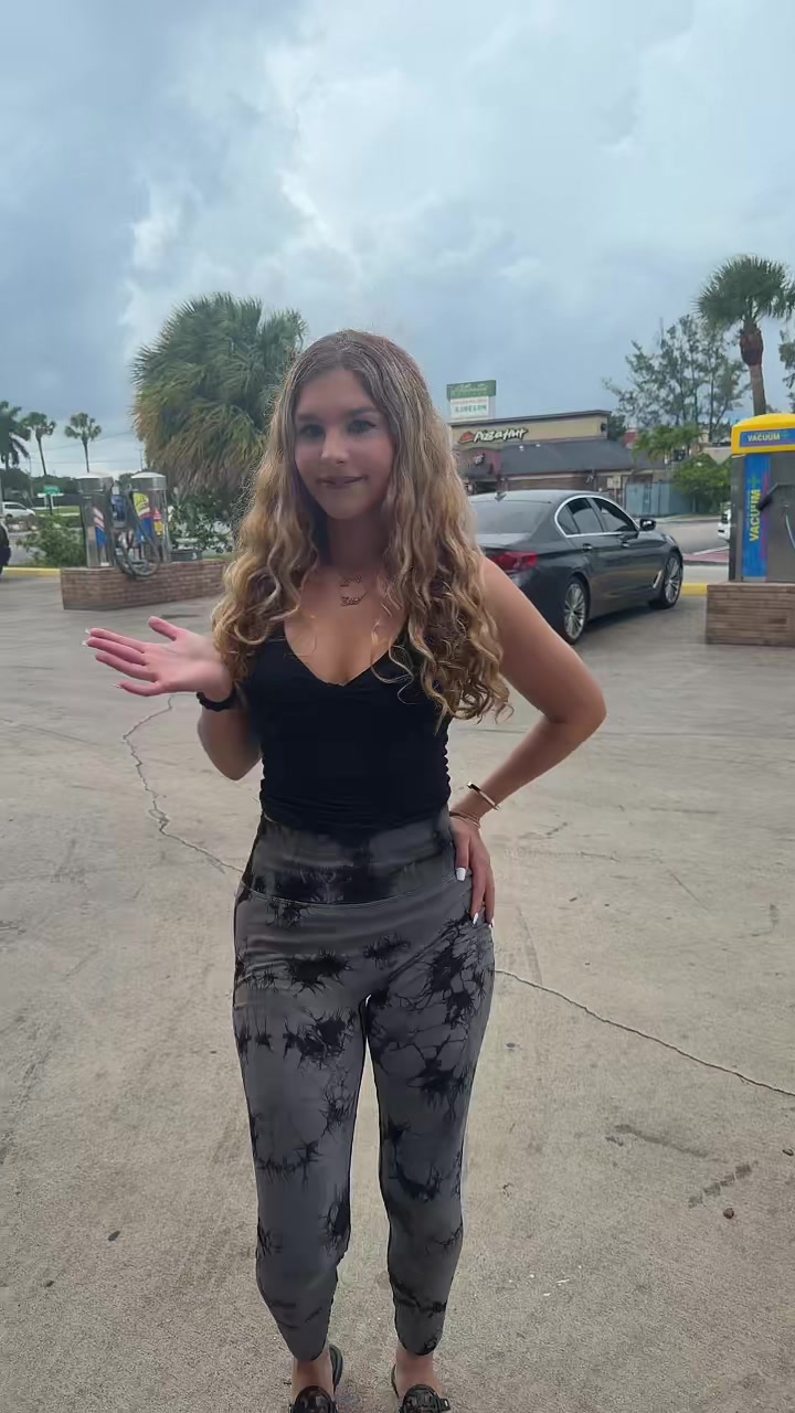 @Theyluvvella