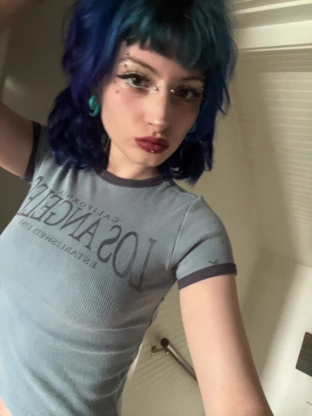 @delilah 🐝💛