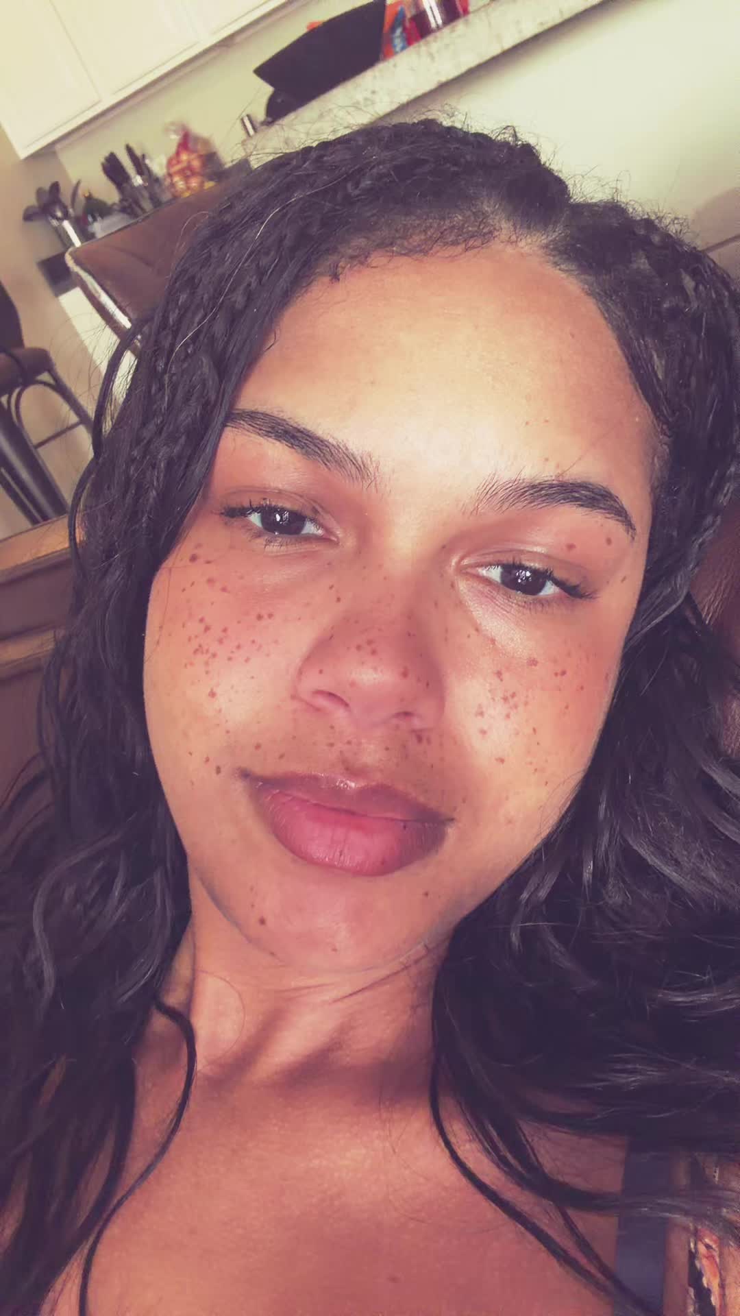 @🧔🏾&zwj;♀️