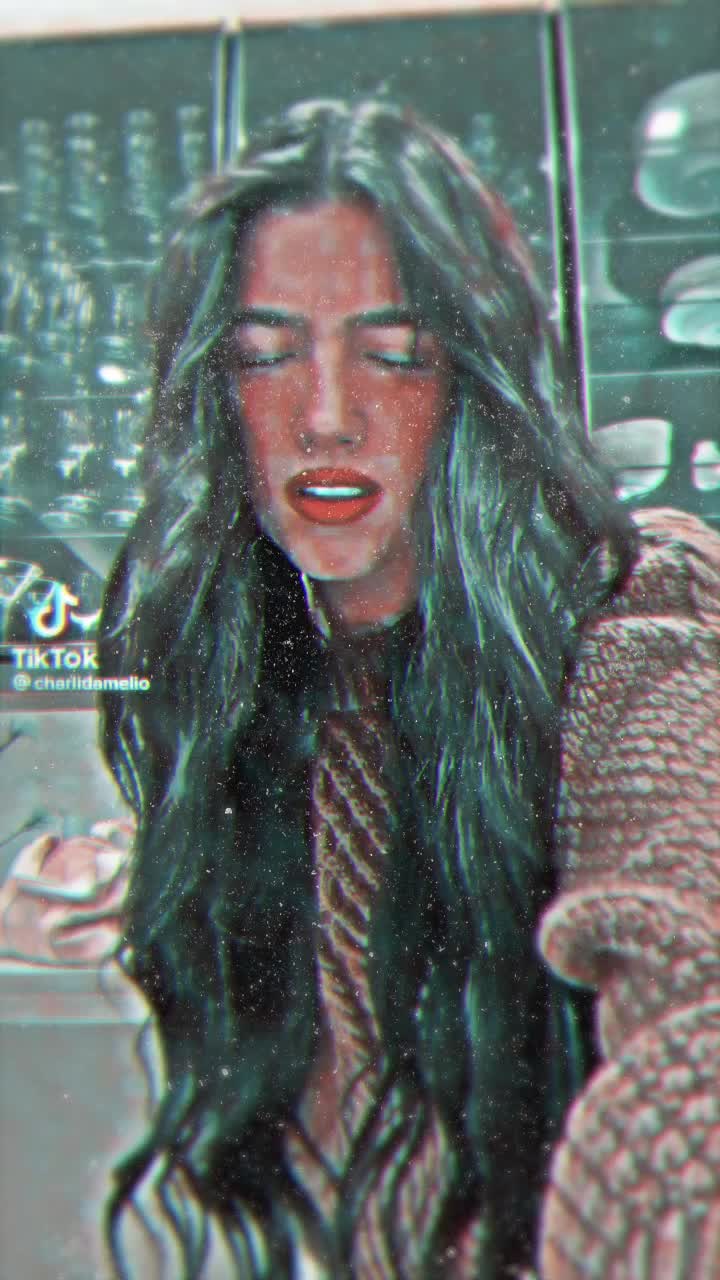 @- 𝖋𝖗𝖊𝖊 𝖛𝖎𝖉𝖊𝖎 ❄️🤍