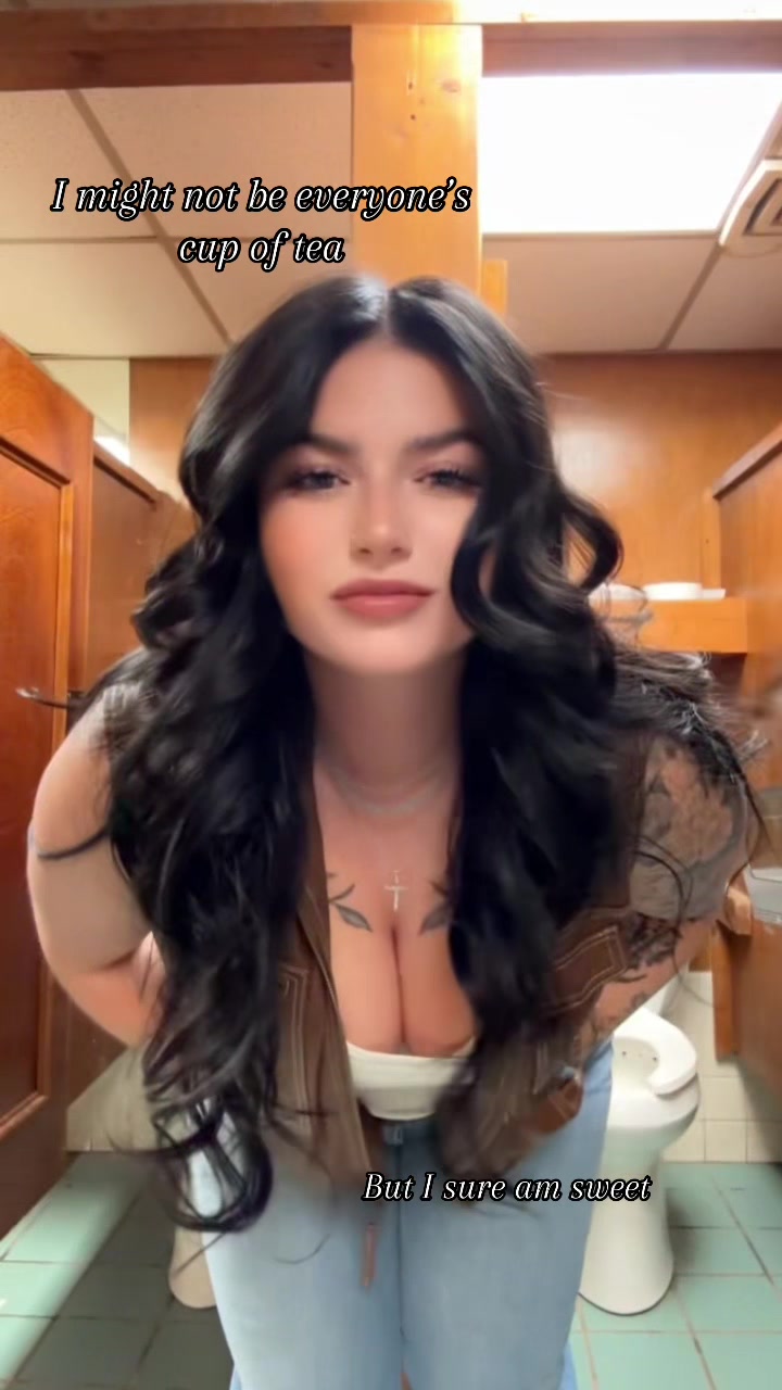 @𝒟𝕖𝑙ᥲηᥲ 🖤
