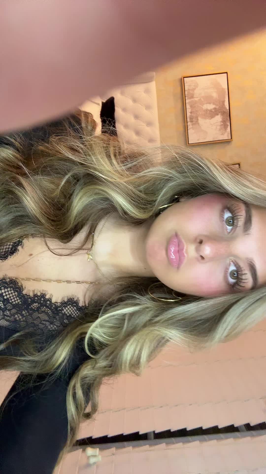 @Izzy Starr⭐️