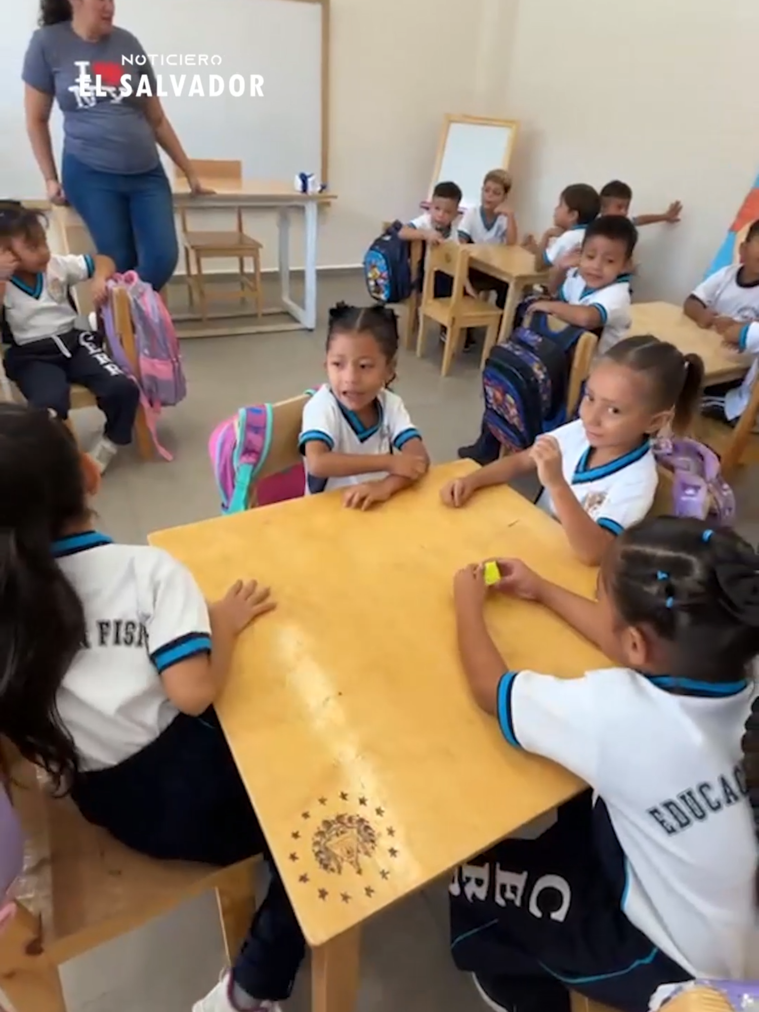 @Noticiero El Salvador