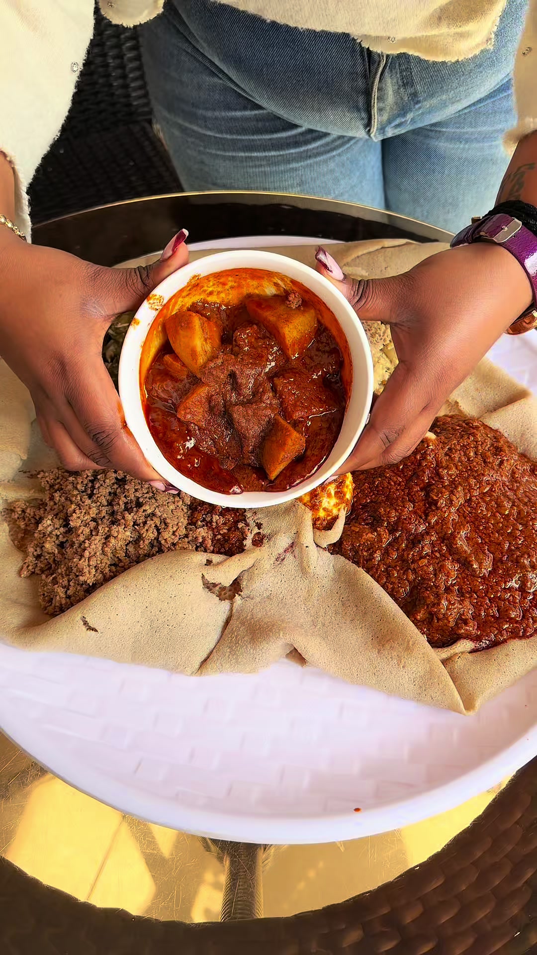 @ኤላ Review