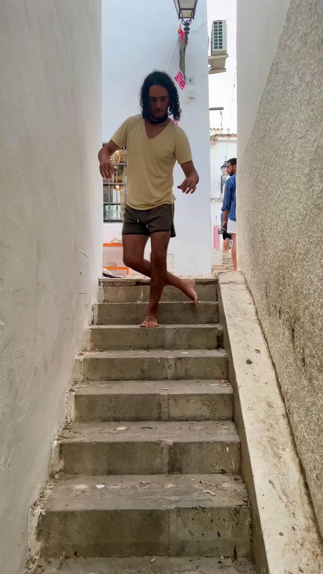 @Alvaromoves
