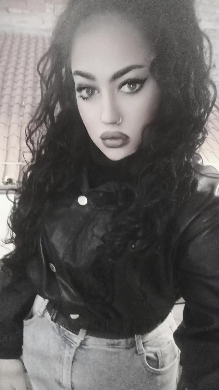 @🖤