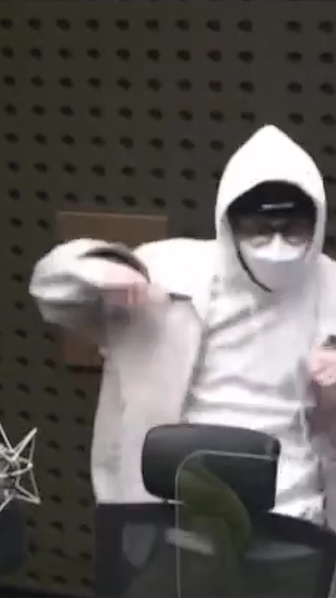 @whoim
