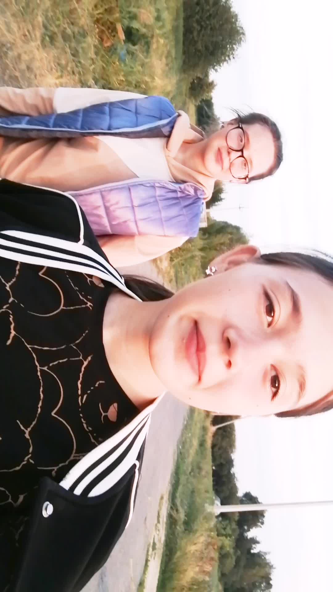 @Юленька 😎🖤