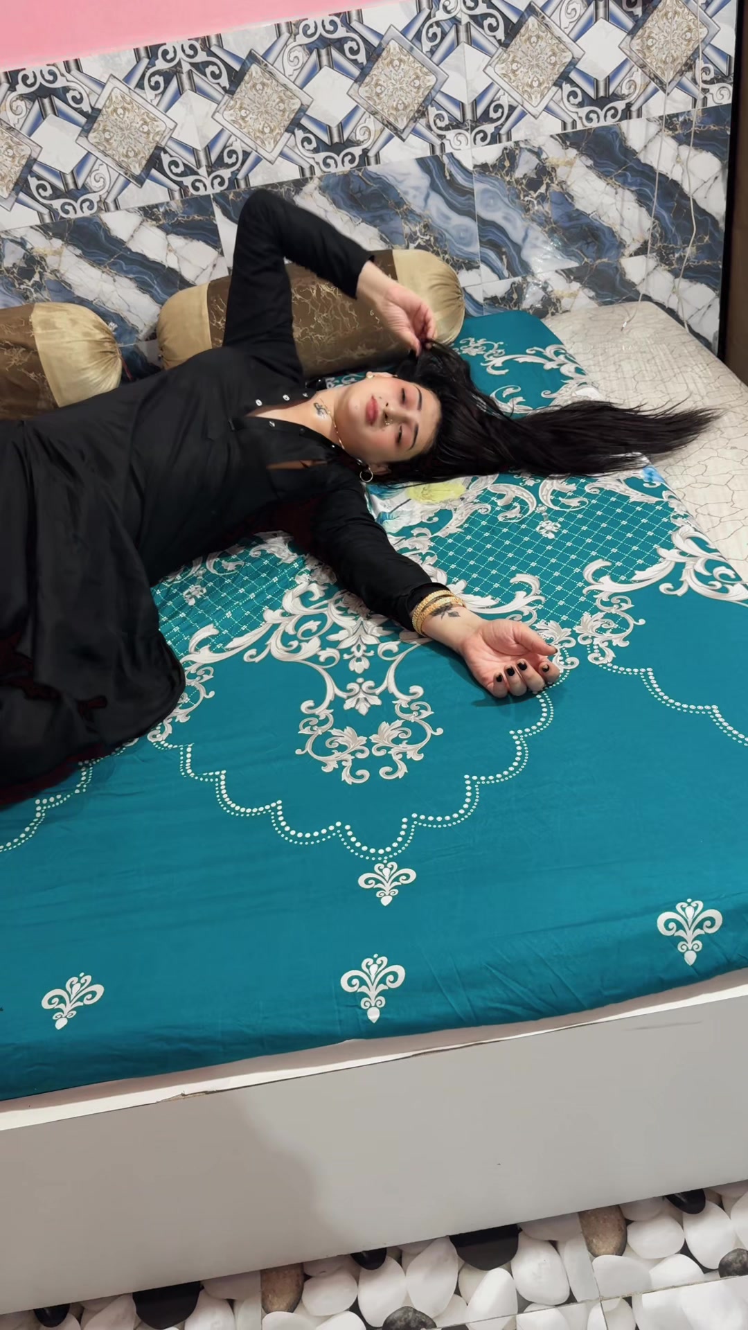 @Misses Karachi zindage