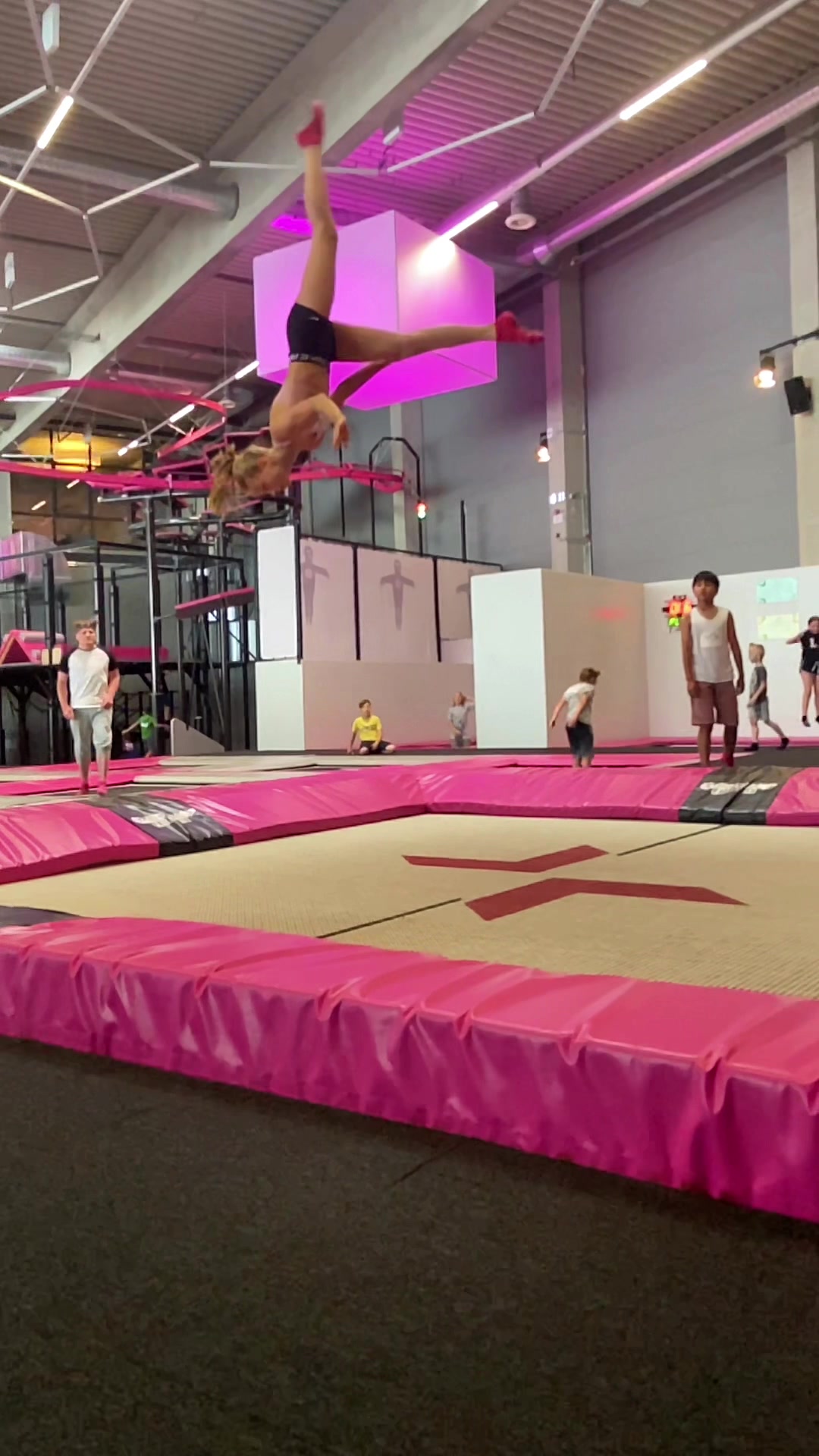 @Maya🤸🏼♂️
