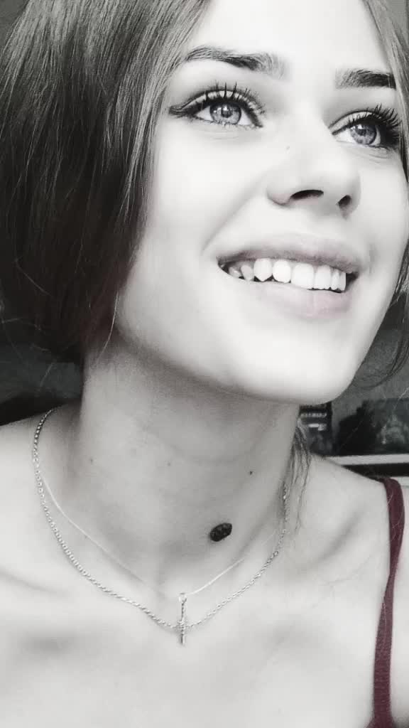 @𝓚𝓻𝓲𝓼𝓽𝓲𝓷𝓪 𝓡𝓸𝓰𝓪𝓷𝓸?