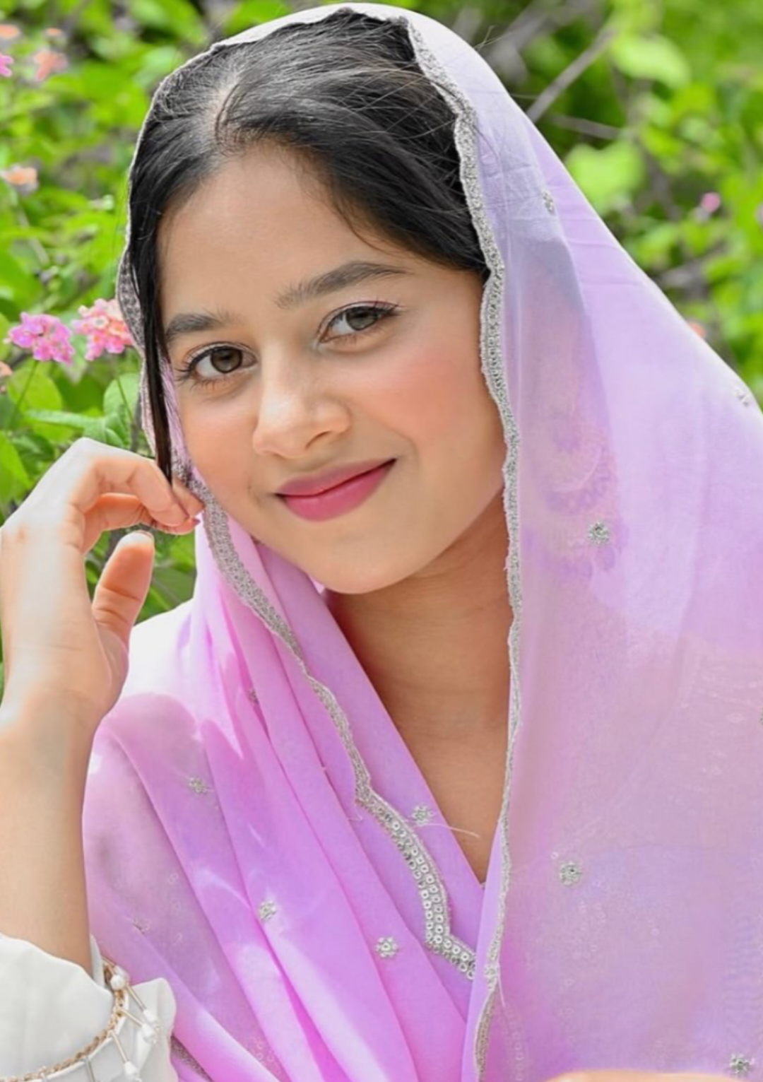 @Ayesha Jalandharعائشہ جالندھر