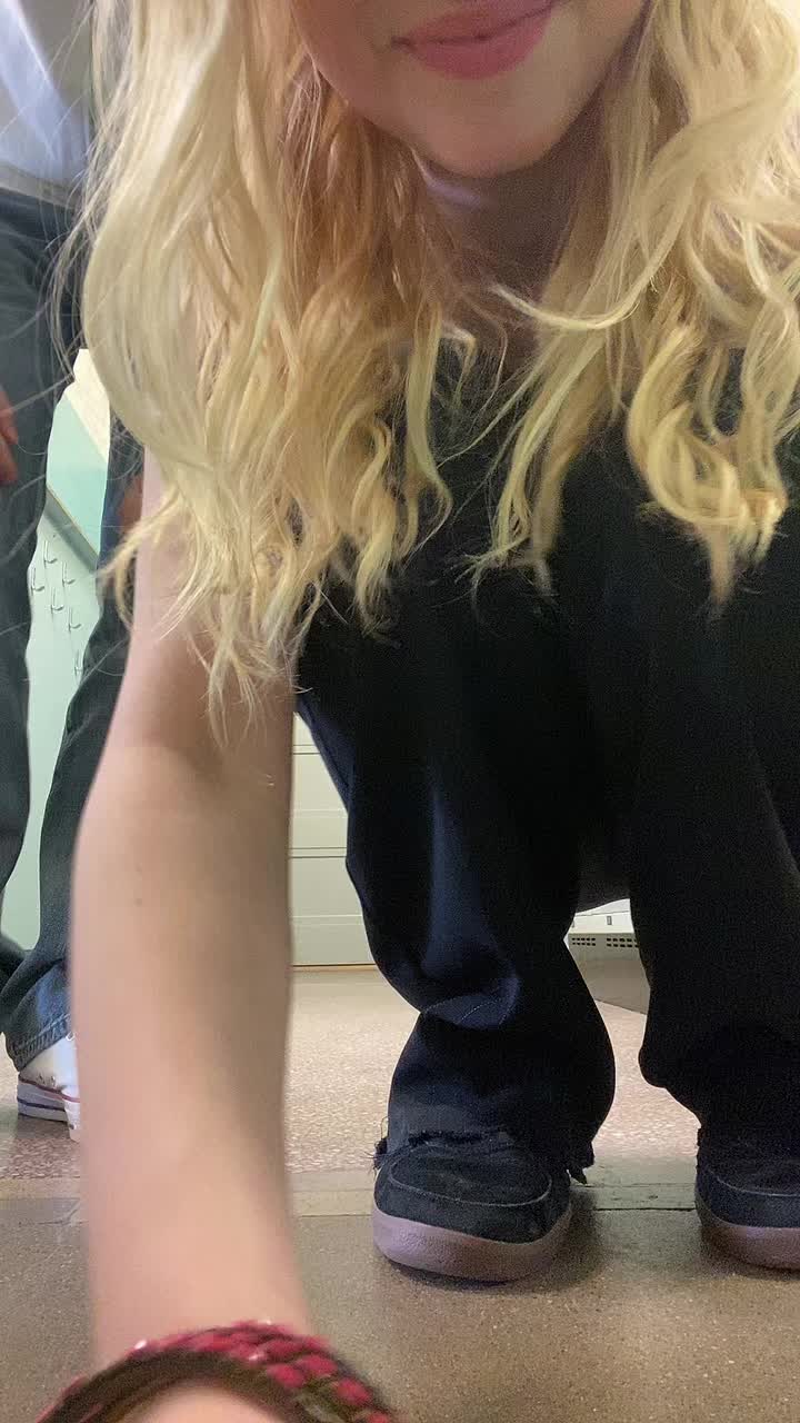 @👩&zwj;🎤👩&zwj;🎤
