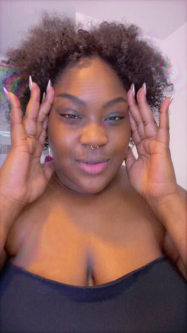 @CURVYCINDY