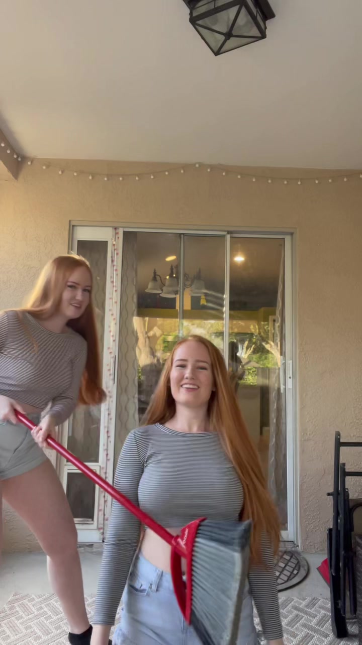 @AshleyandKayley