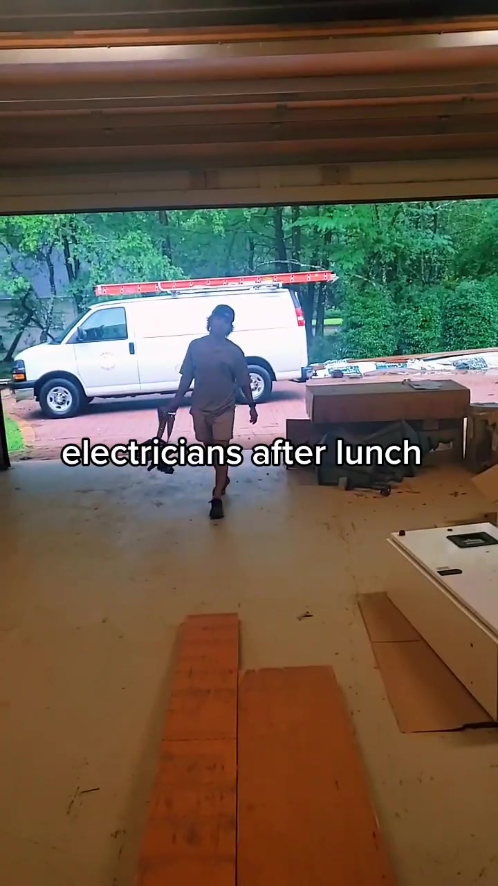 @electricianKelly