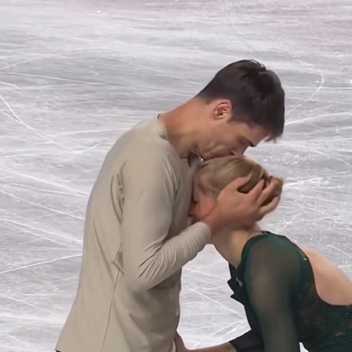 @pairfigureskating