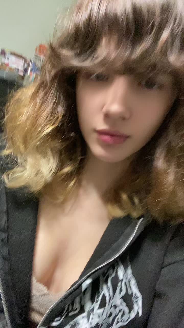 @Hi(๑&acute;&middot;.̫ &middot; `๑)