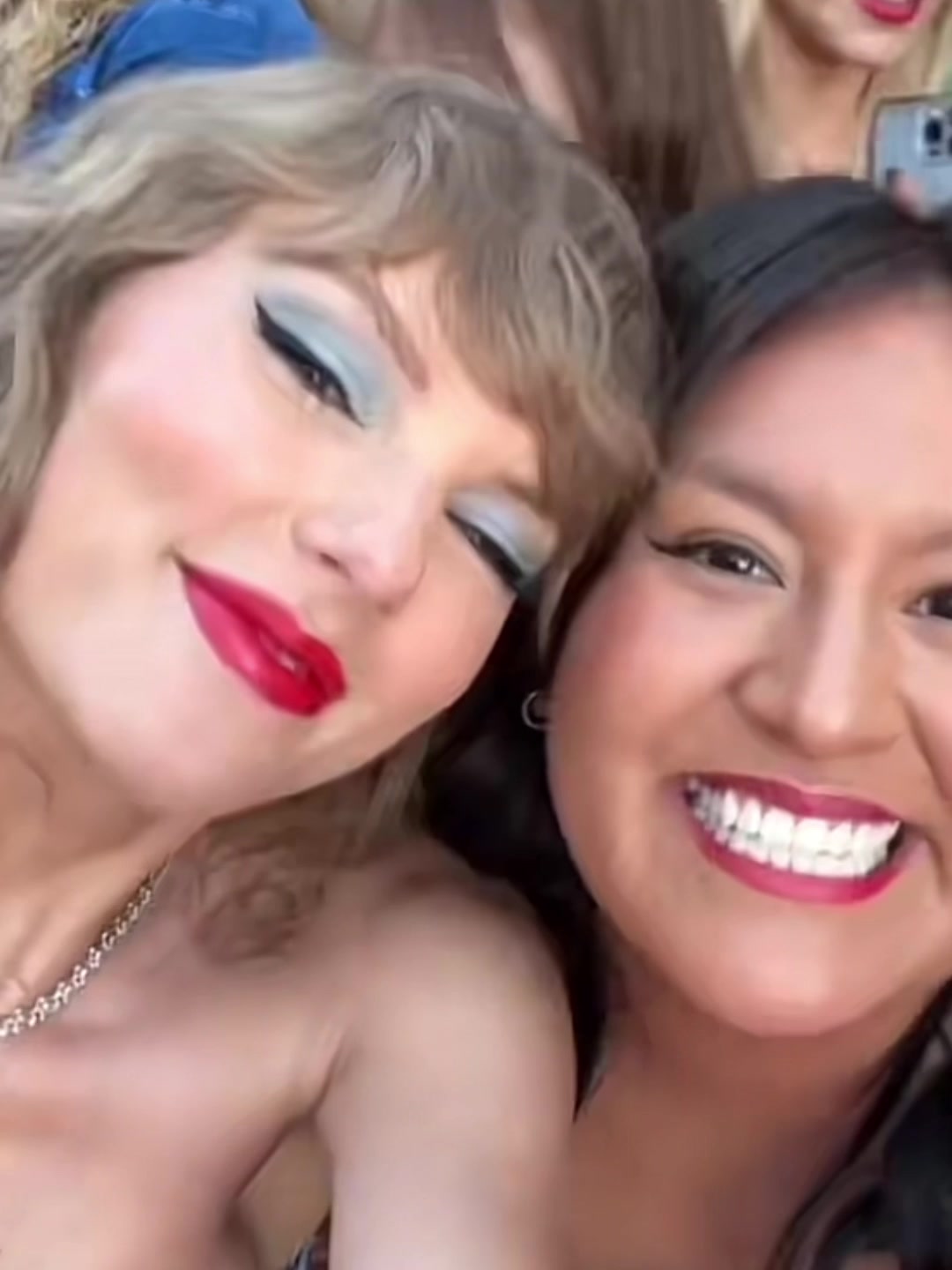 @JustYourFellowSwiftie