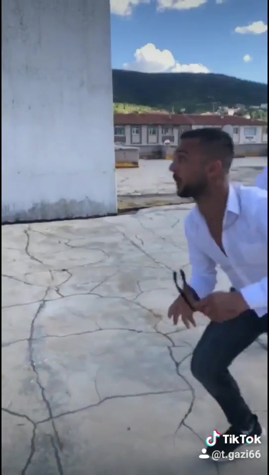 @Gözlüklü Adam