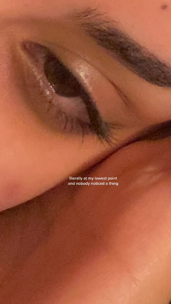 @🧍🏻&zwj;♀️