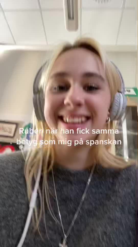 @👩&zwj;🎤👩&zwj;🎤