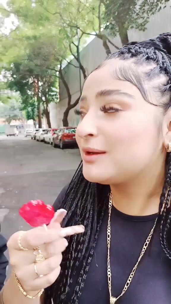 @Iker Chow Vlogs