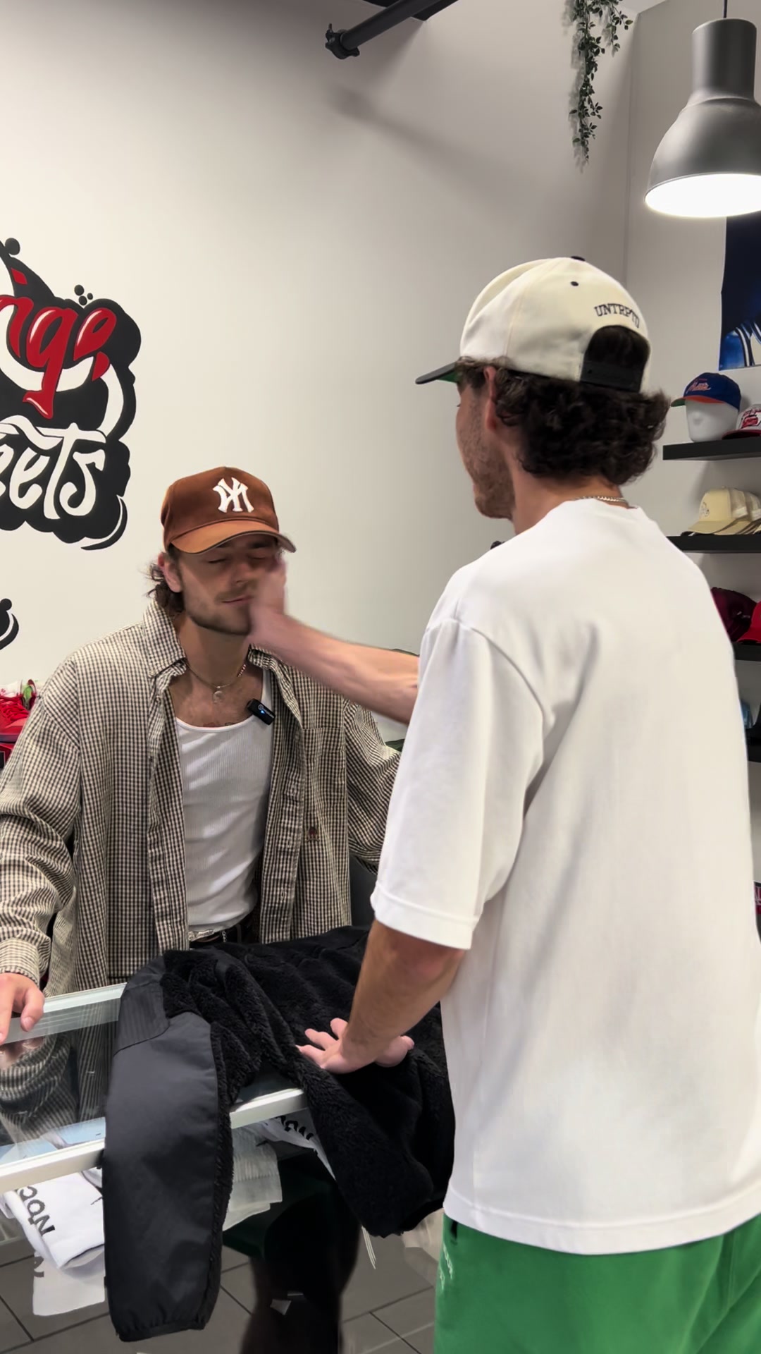 @Vintage Meets Hype