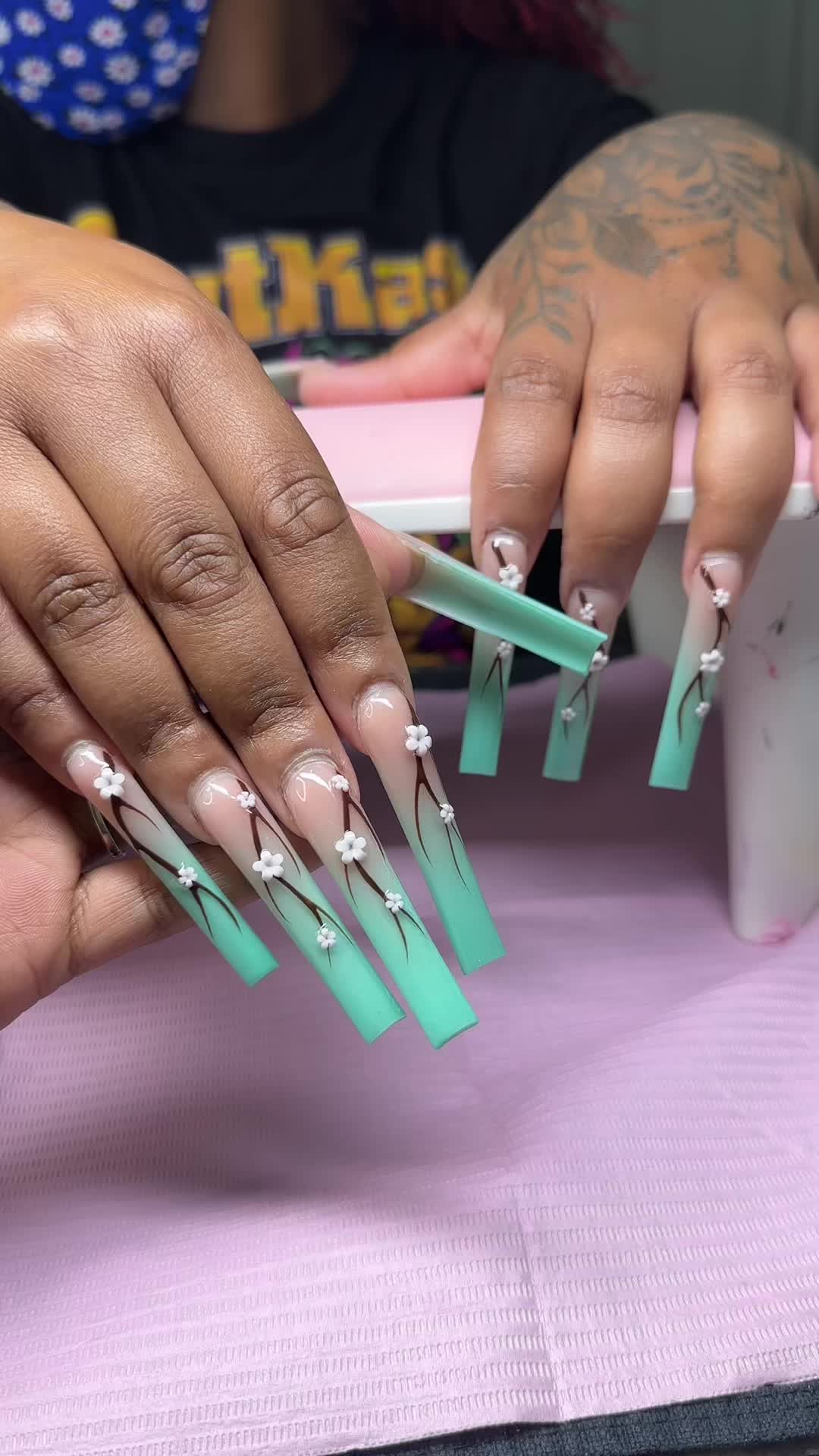 @yanasglamshop