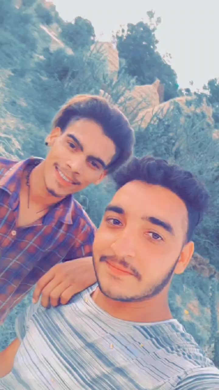@ਮੁੰਡਾਂ ਸਰਪੰਚਾਂ ਦਾ🦅