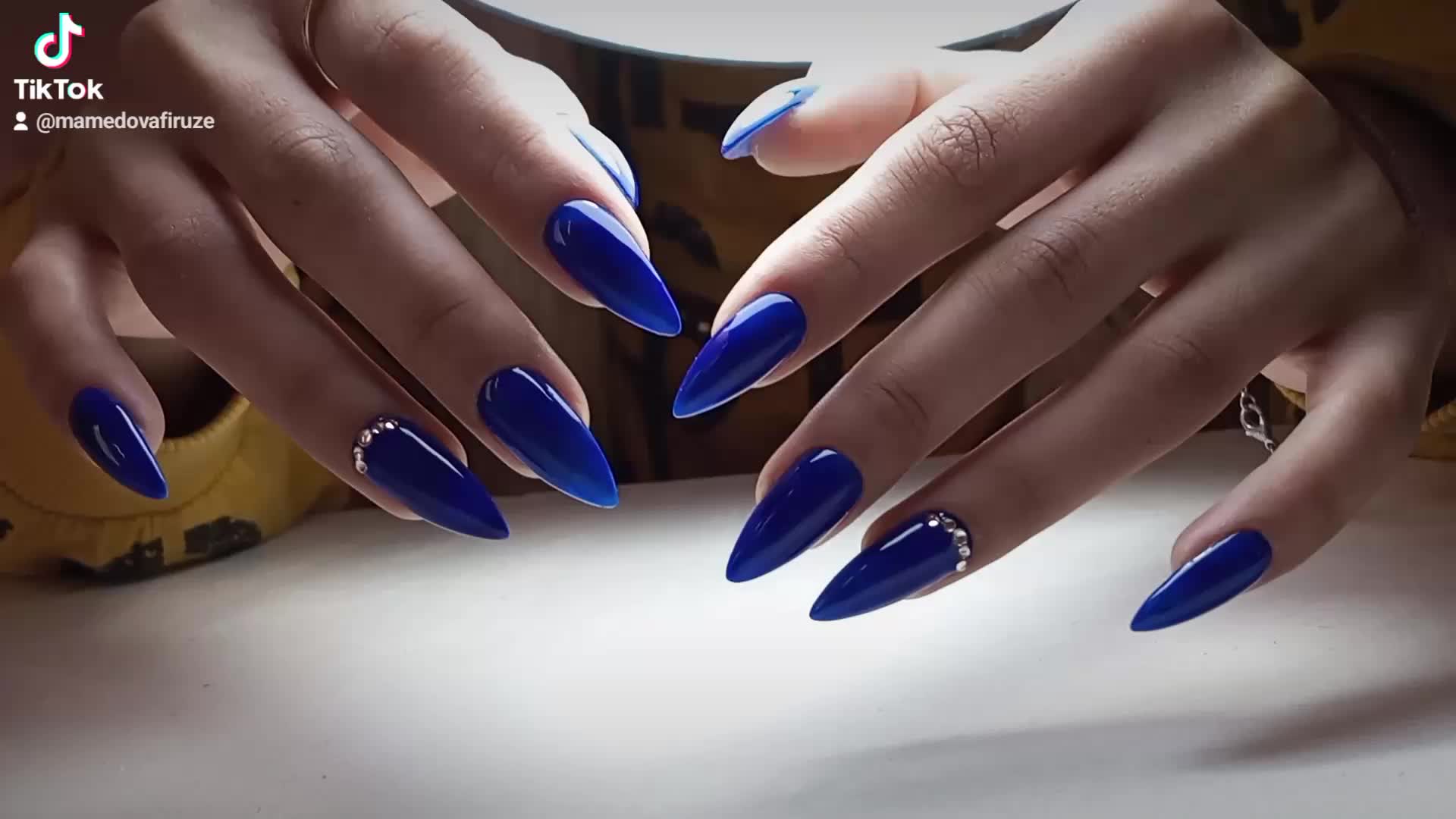 @sheki_nails_fira