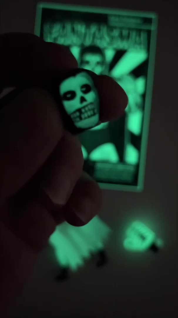 @DarkRainbowToys
