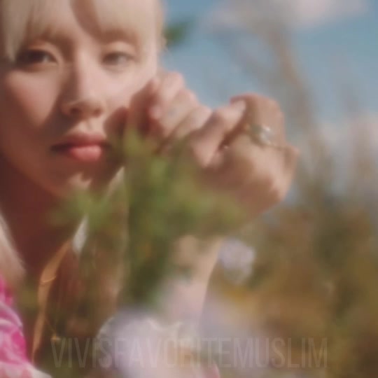 @vivi is my third bias in loona