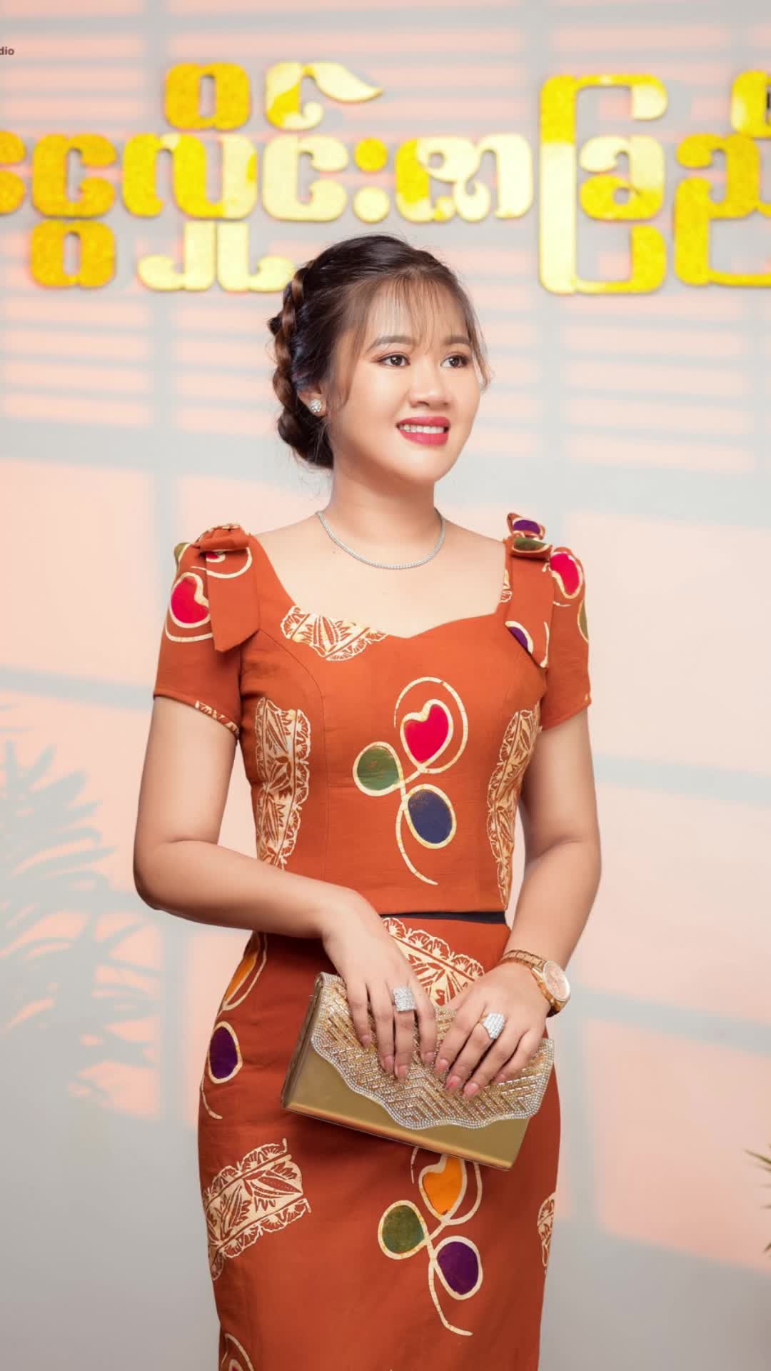@ငွေလှိုင်းဇာခြည်ပိုးထည်တိုက်