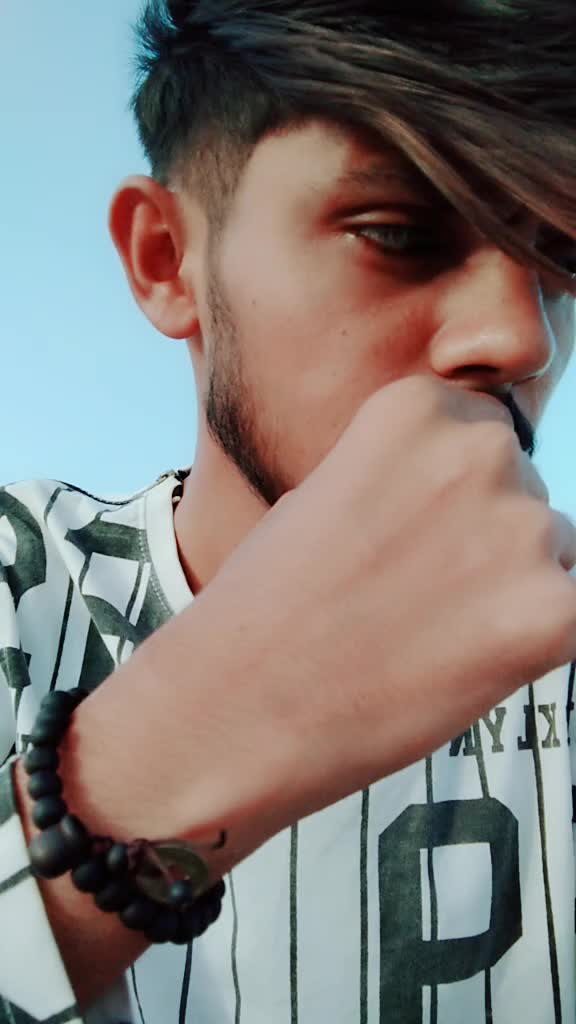 @J &Lambda; Y E⚡H