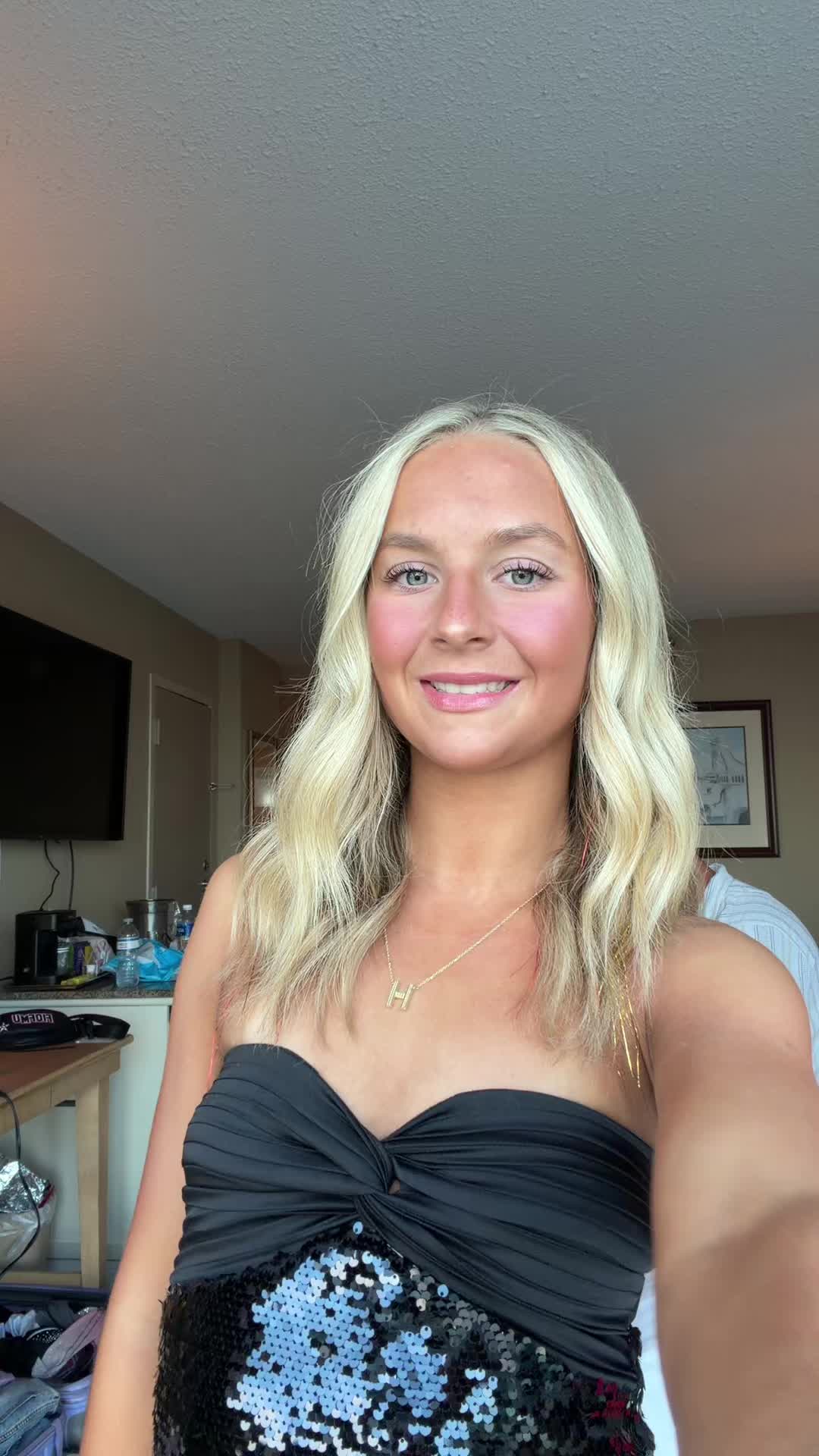 @halliegreen_