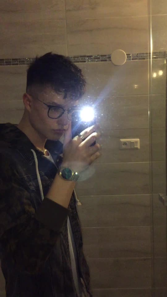 @𝐌