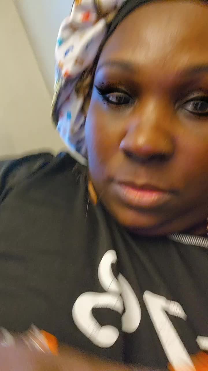 @Queenquana:Wig Influencer