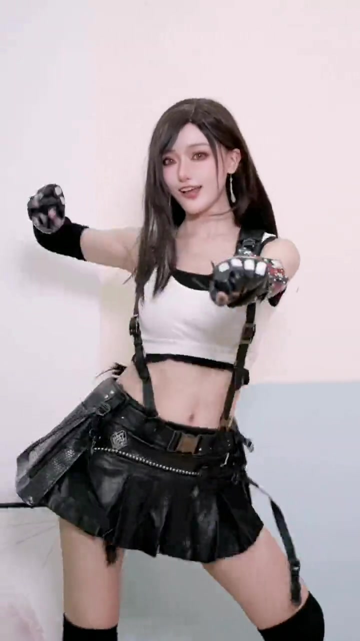 @Cosplaytele