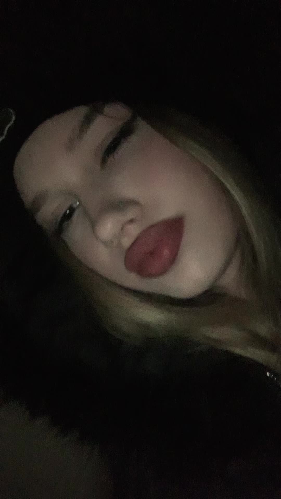 @👻