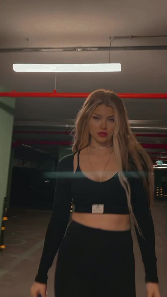 @Ayşeg&uuml;l